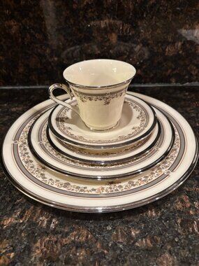Lenox Lace Pattern 5-Piece Diner Set